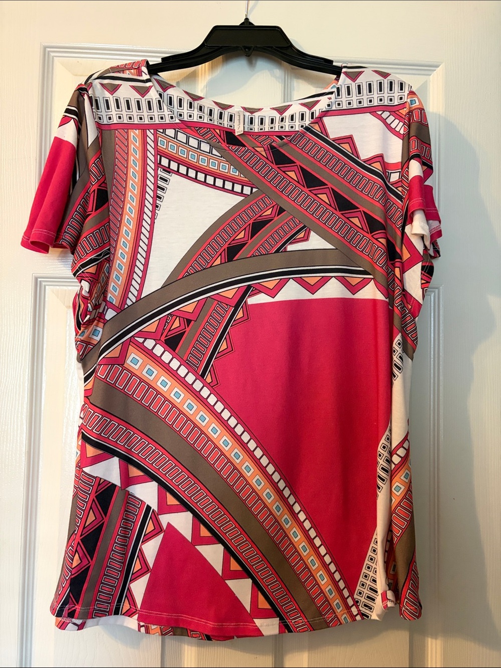 New: Women’s Pink Geometric Short-Sleeve Top